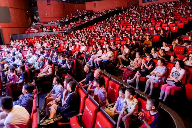 劇目排演+比賽交流+大師指導(dǎo)+演出觀摩在舞蹈的星河里東藝少兒芭蕾舞團(tuán)收獲滿滿(圖2)