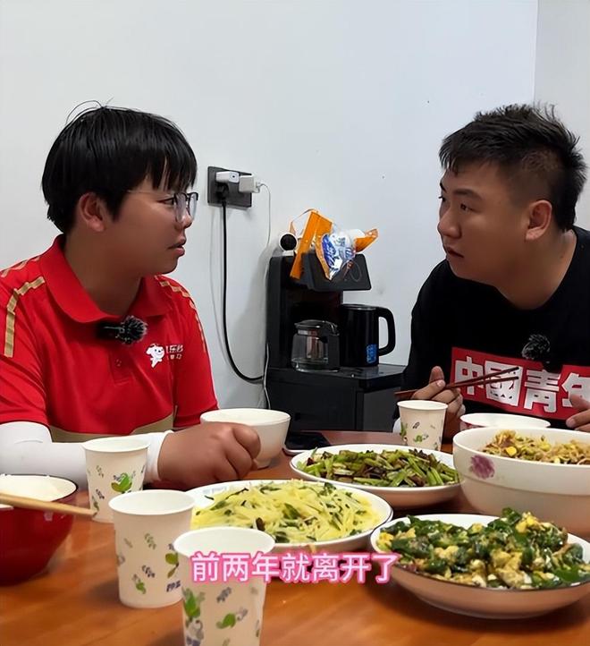 淚崩！江蘇05后女生獨自養(yǎng)活3個弟妹陌生男子轉(zhuǎn)賬6萬：活著就行(圖9)
