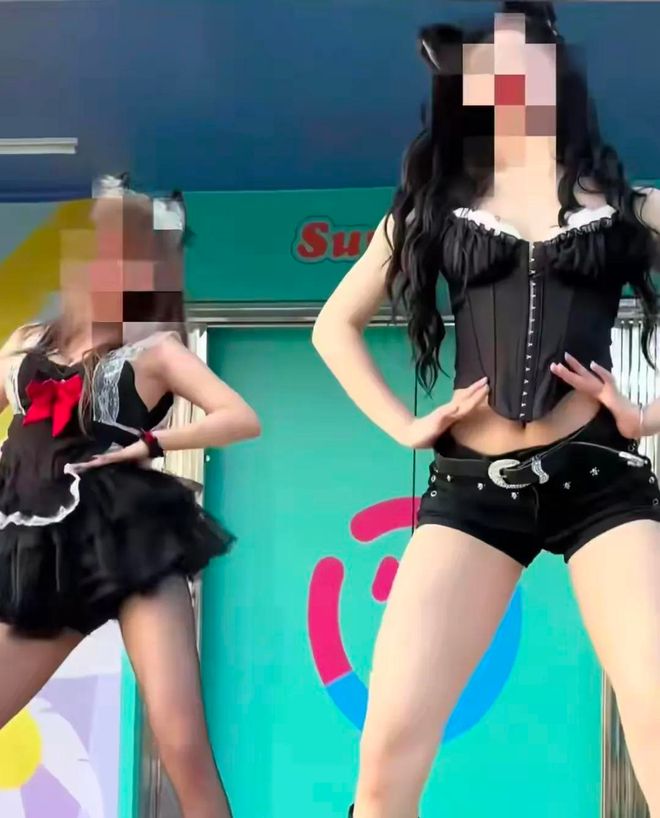 背心短裙就是擦邊？深圳歡樂谷女團(tuán)演出引爭議網(wǎng)友：多管閑事！(圖4)